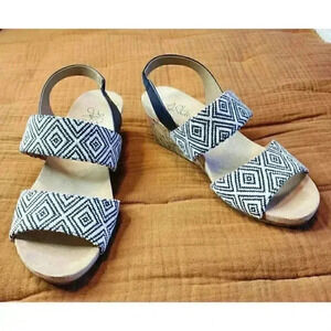 Size 7.5 LifeStride Marcela Women's Navy Geometric Wedge Sandals